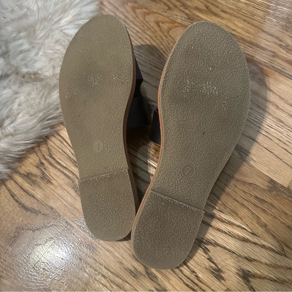 Universal Thread Sandals - Picture 3 of 3